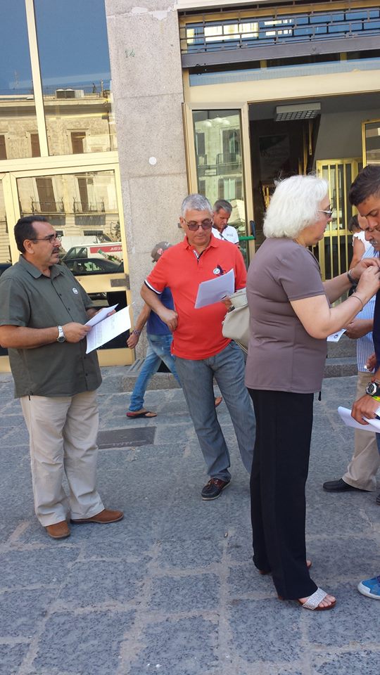 foto volantinaggio prefettura siracusa